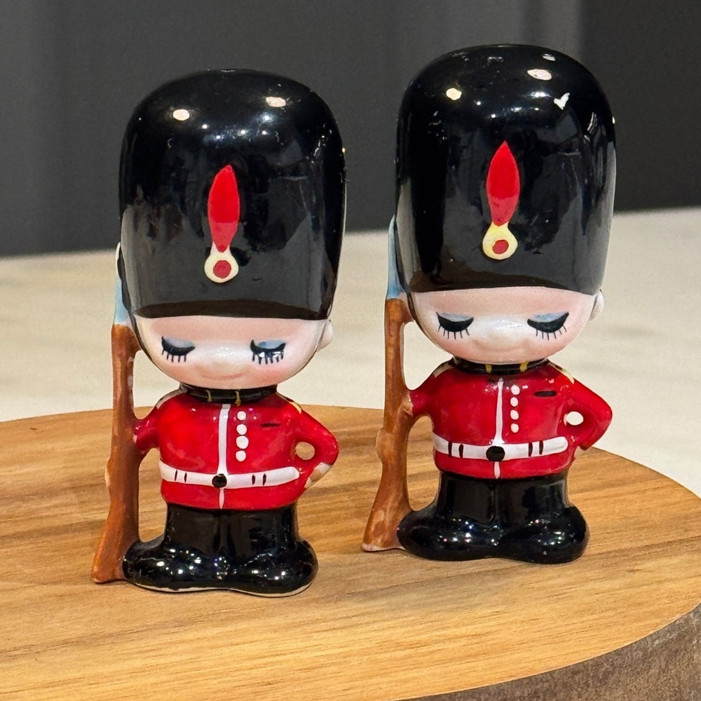 Vintage NC Cameron & Sons London British Beefeater salt and pepper 60’ - Picture 9 of 10